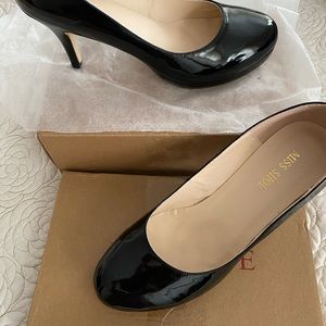 Brand new black leather women’s size 10